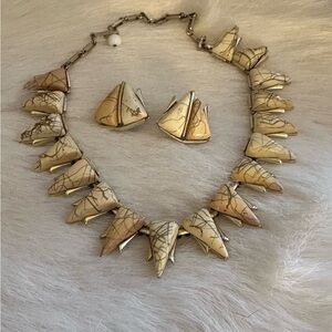 Coro Beige and Gold Creme Confetti Thermostat Necklace &Earrings